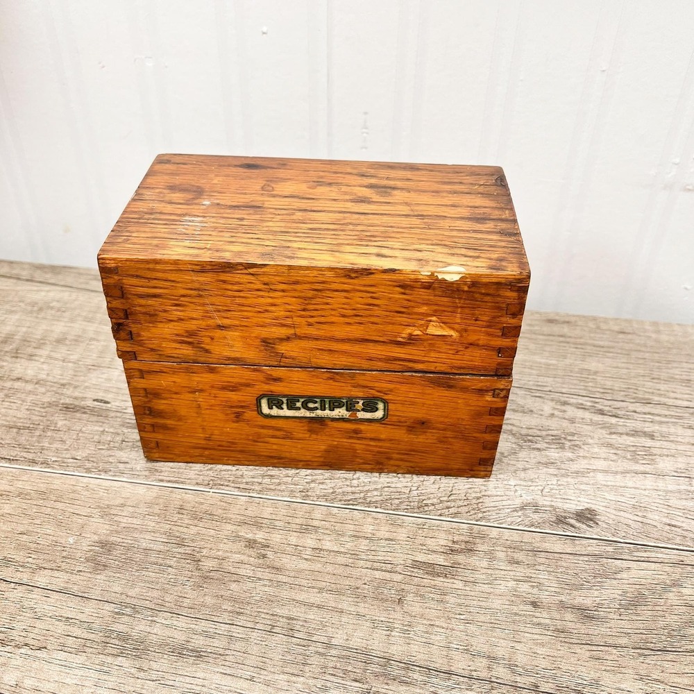 Vintage Wooden Recipe Box with Lid - 1940's Kitchen Decor